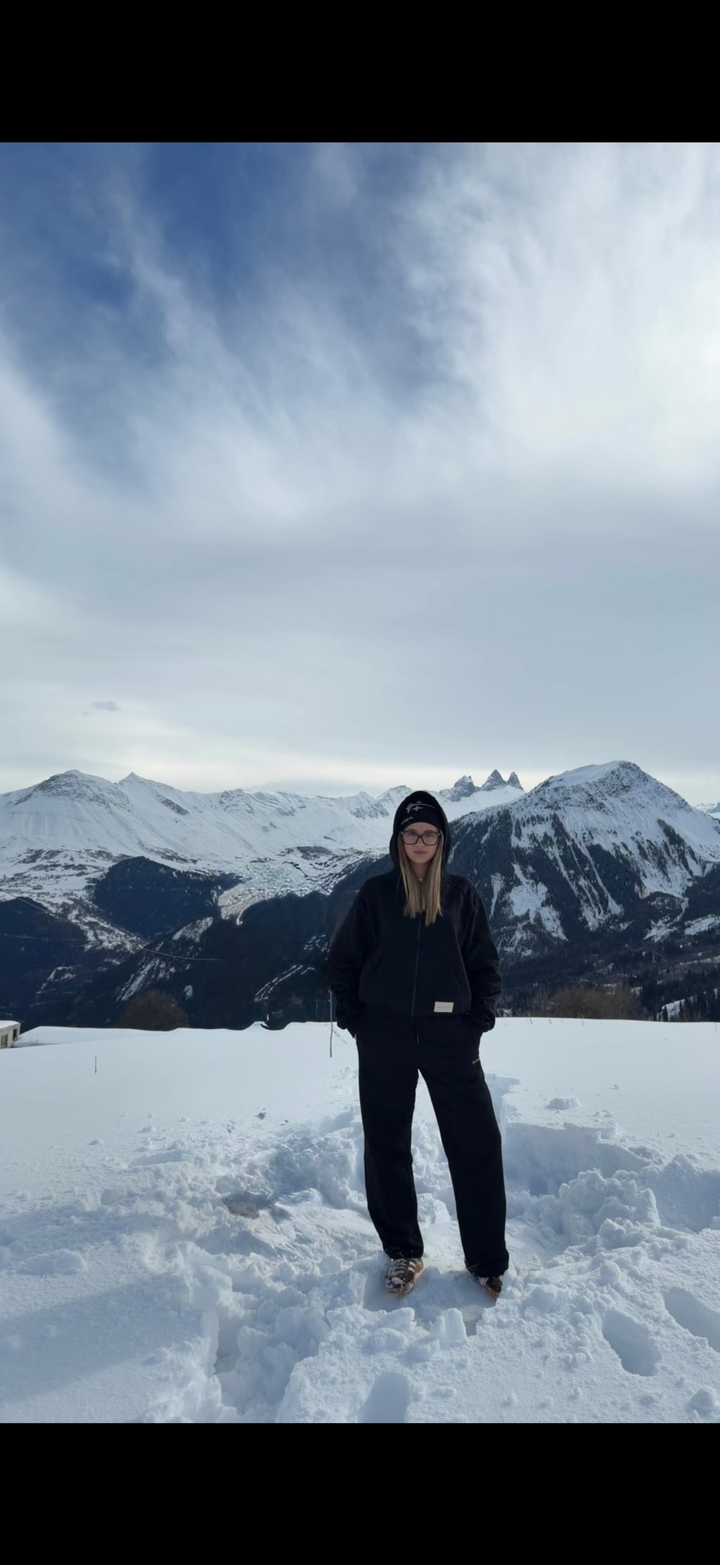 Novea Black Beanie